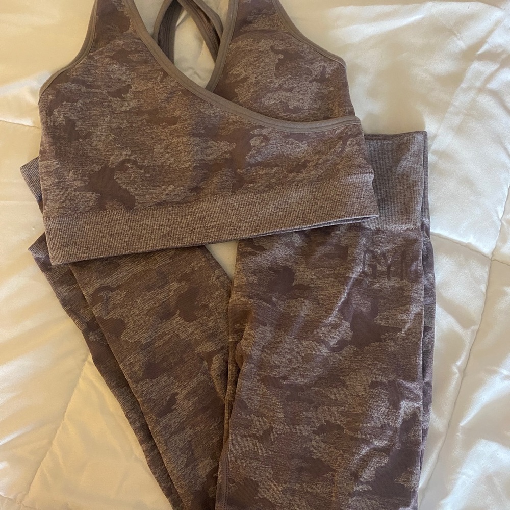 Gymshark Camo Seamless Sports Bra + Adapt Camo Seamless Leggings Purple Medium